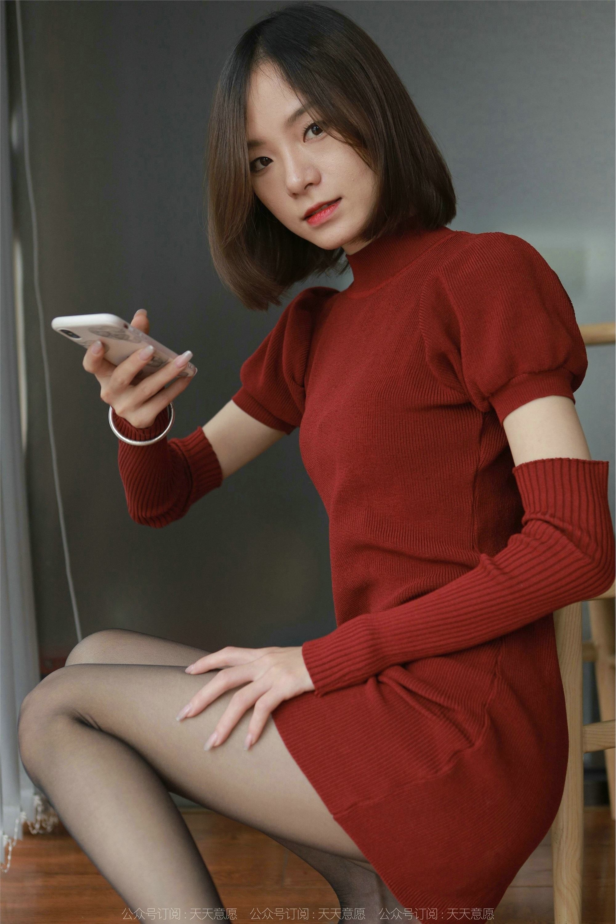 IESS异思趣向  2022.03.09 丝享家1023：小六《红裙嘿丝自拍》